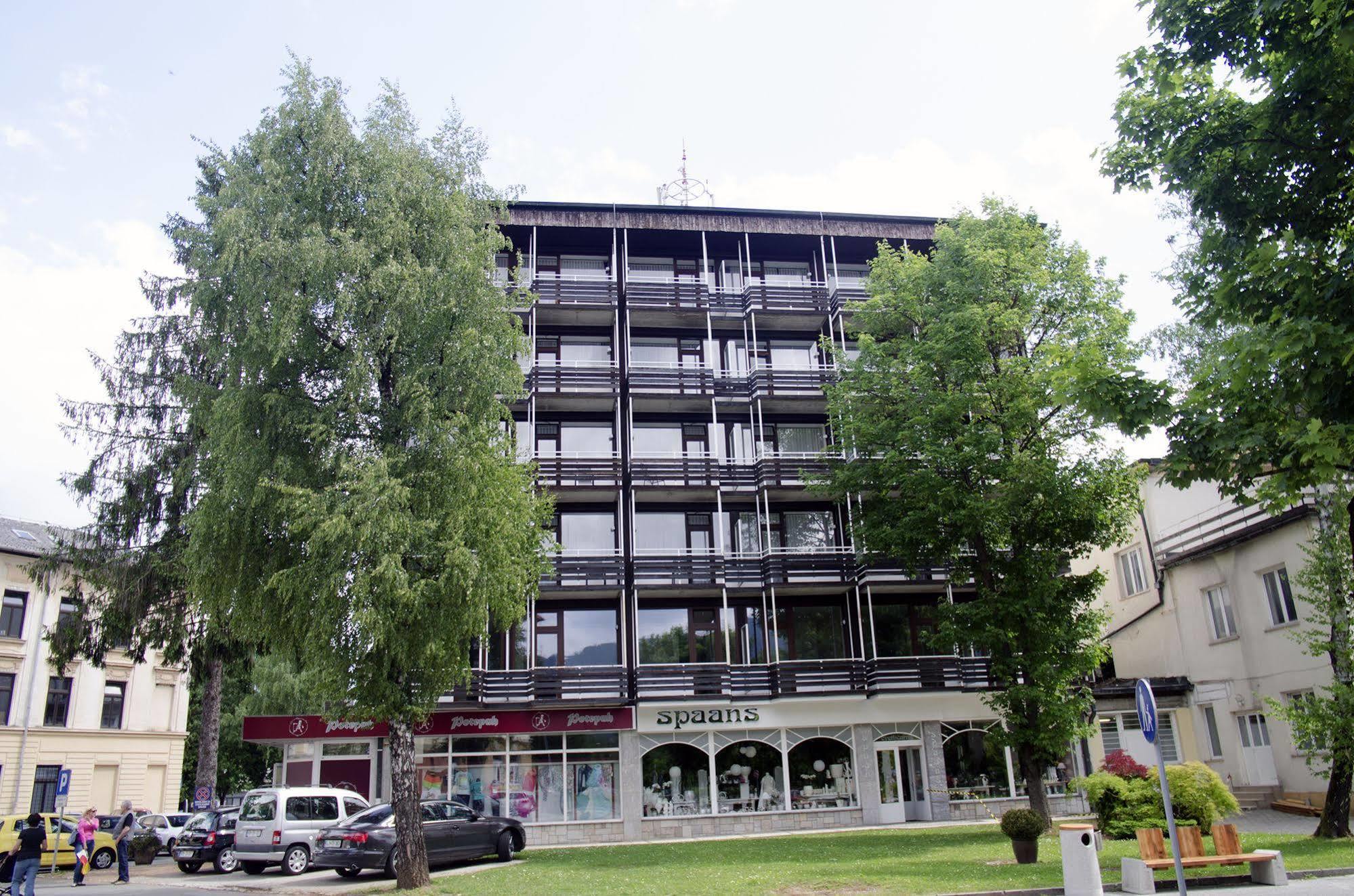 Grajski Dvor Radovljica Exterior foto